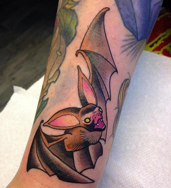 Arm Fledermaus Tattoo von Black Anvil Tattoo
