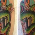 Schlangen Waden Dolch tattoo von Black Anvil Tattoo
