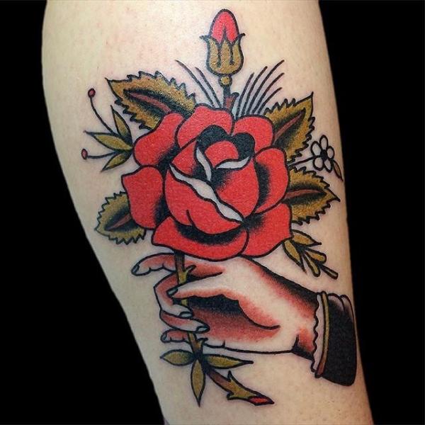 Tatuaje Old School Flor Rosa por Black Anvil Tattoo