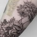 Arm Blumen Dotwork Löwenzahn tattoo von Dot Ink Group