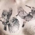 tatuaje Realista Pecho Dotwork Pájaro por Dot Ink Group