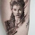 tatuaggio Ritratti Polpaccio Dotwork Cleopatra di Dot Ink Group