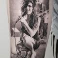 tatuaje Retrato Dotwork Amy Winehouse por Dot Ink Group