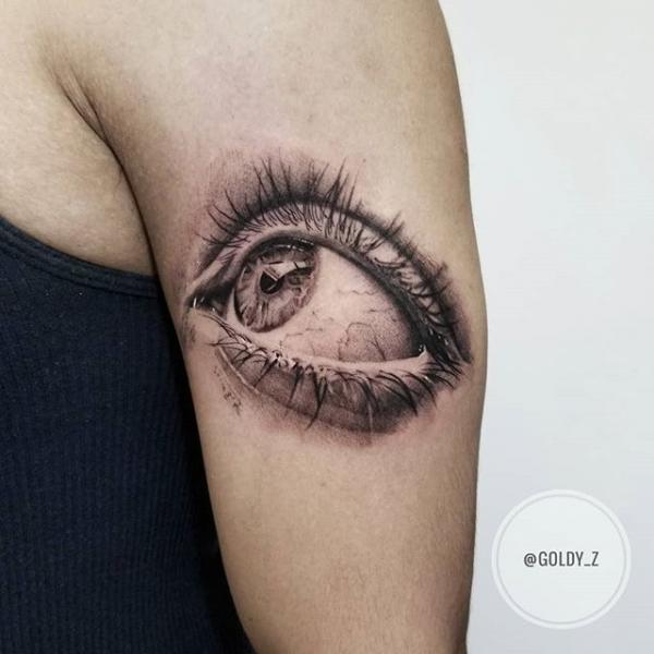 Tatuaje Realista Ojo Dotwork por Dot Ink Group