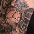 tatuaje Hombro Reloj Rosa por Heart of Art
