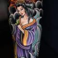 tatuaje Brazo Mar Geisha llama por Sabian Ink