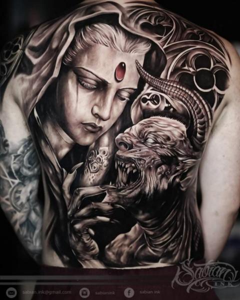 Tatuaje Buda Espalda Monstruo por Sabian Ink