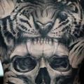 tatuaje Realista Cráneo Espalda Tigre Hoja por Sabian Ink