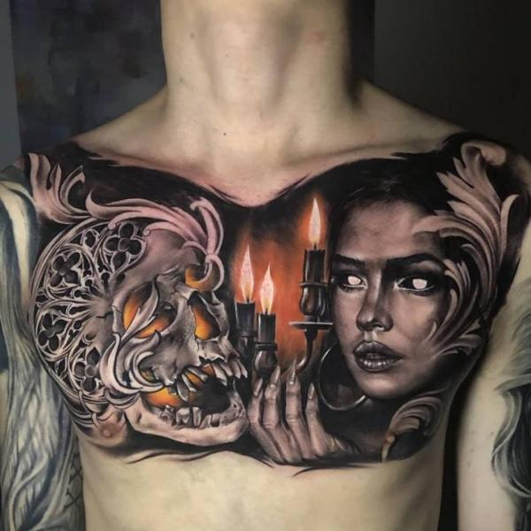 Tatuaje Pecho Cráneo Vela Mujer por Sabian Ink