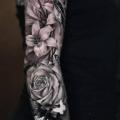 tatouage Fleur Oiseau Sleeve par Sabian Ink
