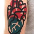 Arm Herz tattoo von Mambo Tattooer