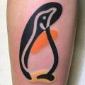 tatuaje Brazo Pingüino por Mambo Tattooer