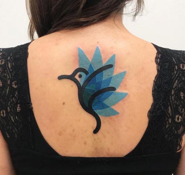 Tatuaje Espalda Pájaro por Mambo Tattooer