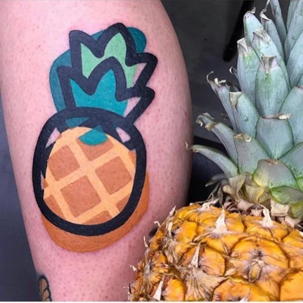 Tatouage Ananas par Mambo Tattooer