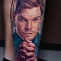 tatuaż Portret Realistyczny Łydka Dexter przez Daria Pirojenko