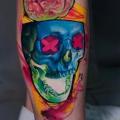 tatuaje Pierna Cráneo Cerebro por Daria Pirojenko