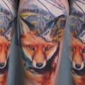 Fuchs Oberschenkel tattoo von Daria Pirojenko
