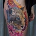 Tiger Oberschenkel Aquarell tattoo von Daria Pirojenko