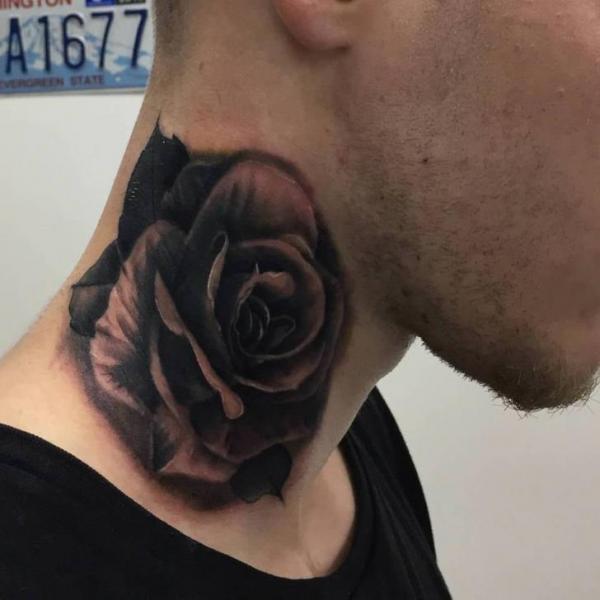 Blumen Nacken Rose Tattoo von Plan9 Ealing