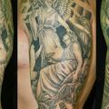 tatuaje Brazo Ángel Religioso por Cia Tattoo