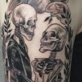 tatuaje Brazo Corazon Esqueleto por Cia Tattoo