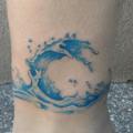 tatuaż Noga Fala Morze przez Cia Tattoo