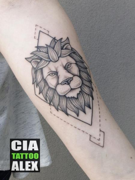 Tatuagem Braço Leão por Cia Tattoo