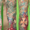 รอยสัก กะโหลกศีรษะ ตัวอักษร ไมโครโฟน เพลง ปลอกแขน หญิง โดย Cia Tattoo