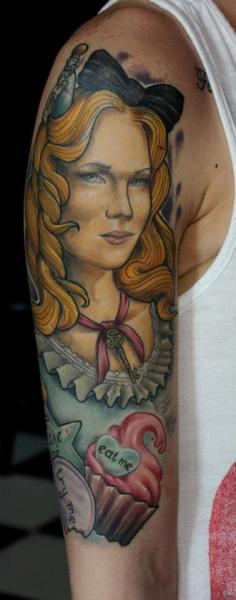 Tatuaje Hombro Brazo Mujer por Dirty Roses