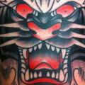 tatuaje Brazo Old School Tigre por Avinit Tattoo