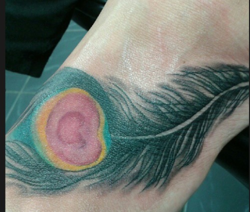 Tatuagem Pena por Bad Girl Ink Tattoos