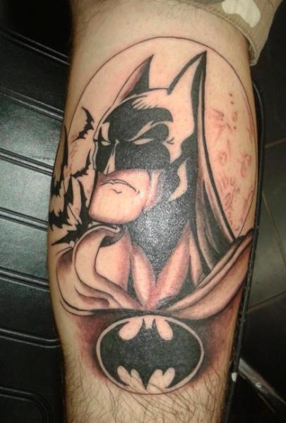 Fantasie Bein Batman Tattoo von Bad Girl Ink Tattoos