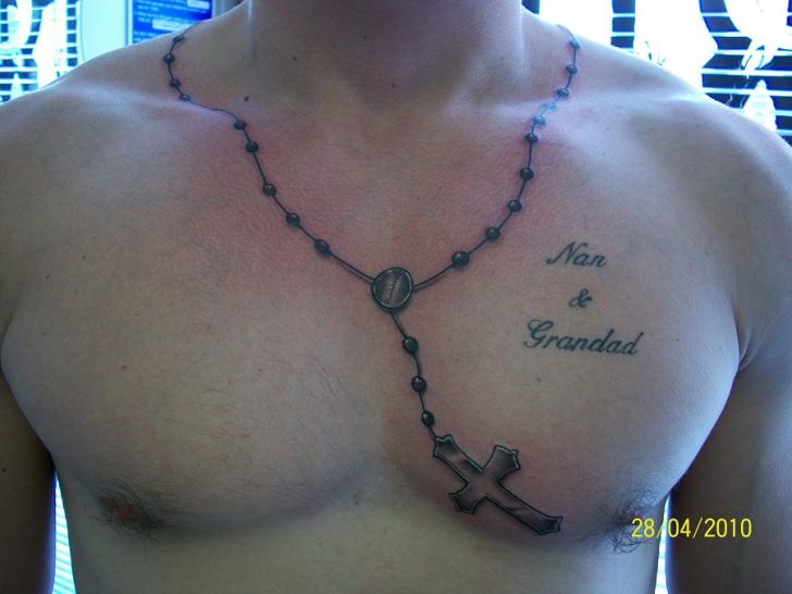 My faith in you is infalliable A full ring rosary tattooed on the neck and  chest area   tribal  Tatuajes de rosario Tatuaje de rosario Tatuaje  de crucifijo