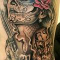 tatuaje Lado Cráneo mexicano por Barry Louvaine