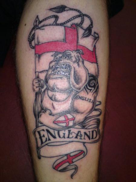 Tatuagem Mão Inglaterra por Beverley Ink