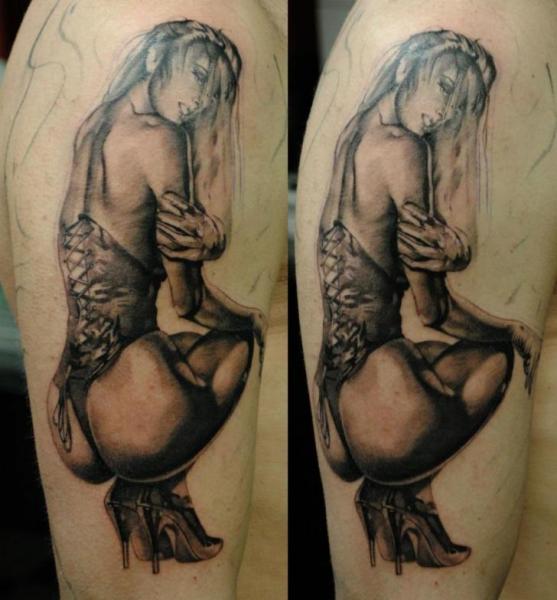 Arm Realistische Frauen Tattoo von Black Heart Studio