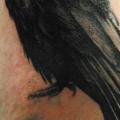 Schulter Realistische Rabe tattoo von Black Heart Studio