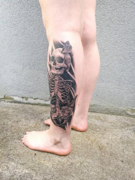 Tatuagem Panturrilha Esqueleto por Fat Foogo