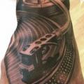 Realistische Hand Grammophon tattoo von Fat Foogo