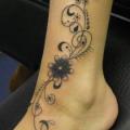 Fuß Blumen tattoo von Black Scorpion Tattoos