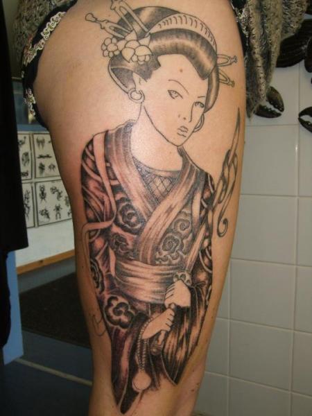 Tatuaggio Gamba Giapponesi Geisha di Black Scorpion Tattoos