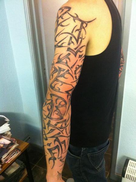 Arm Tribal Tattoo von Body Graphics