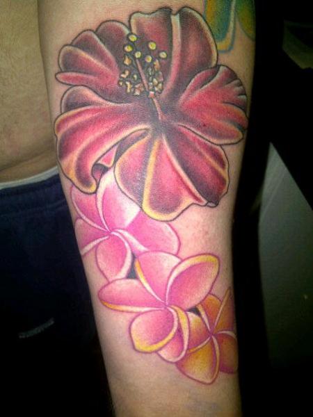 Tatuaje Brazo Flores por Bout Ink Tattoo