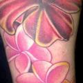 Arm Blumen tattoo von Bout Ink Tattoo