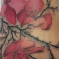 Fuß Blumen Kirsche tattoo von Bout Ink Tattoo
