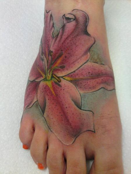 Tatuaje Realista Pie Flor por Bout Ink Tattoo