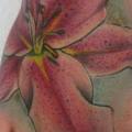 Realistische Fuß Blumen tattoo von Bout Ink Tattoo
