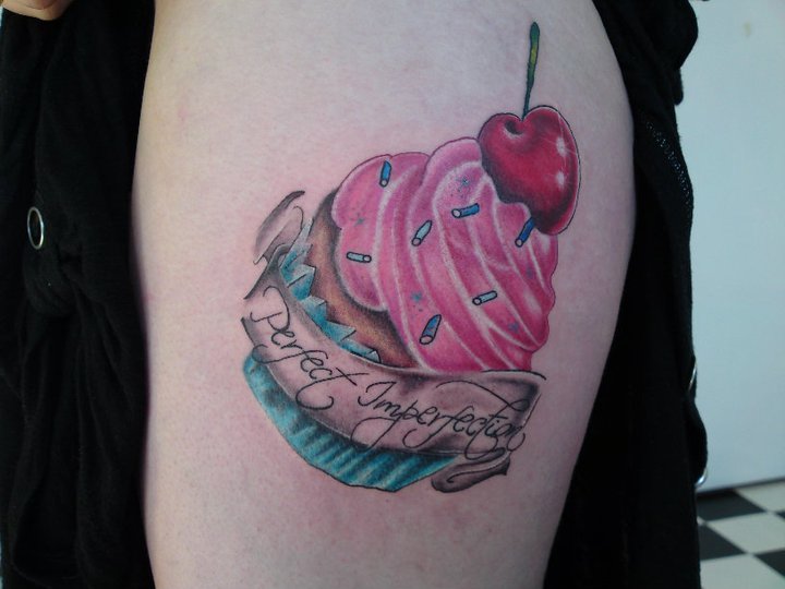 Schulter Kuchen Tattoo von Bout Ink Tattoo