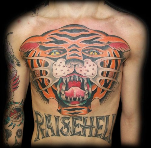 Tatuagem Peito Old School Tigre por Broad Street Studio