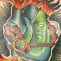 tatuaje Pecho Corazon Bomba por Broad Street Studio